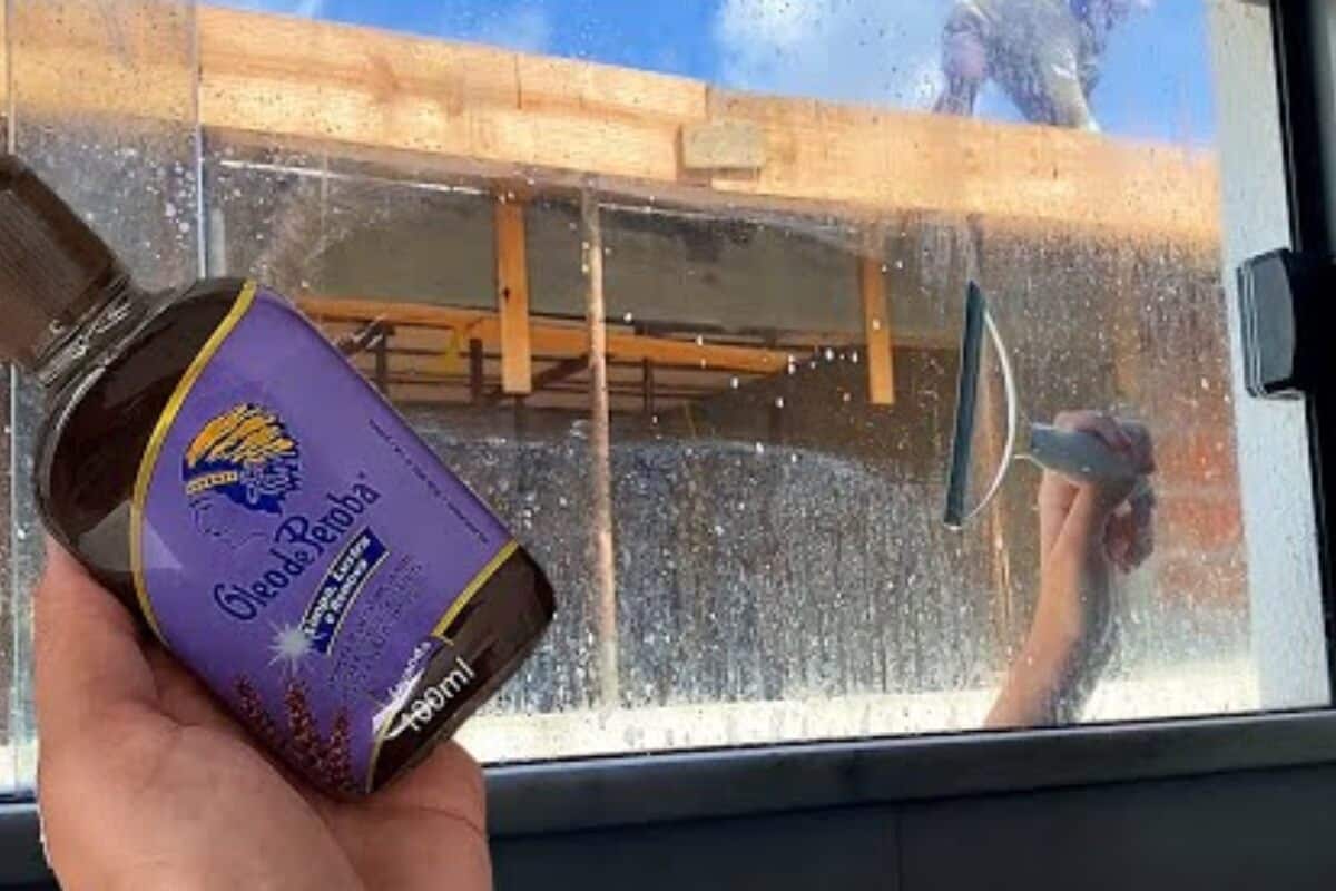 Vinagre e Bicarbonato: O Segredo para um Box de Banheiro Impecável e Sem Gordura