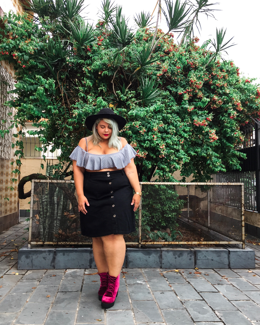 moda plus size: vestidos fluidos vs. alfaiataria