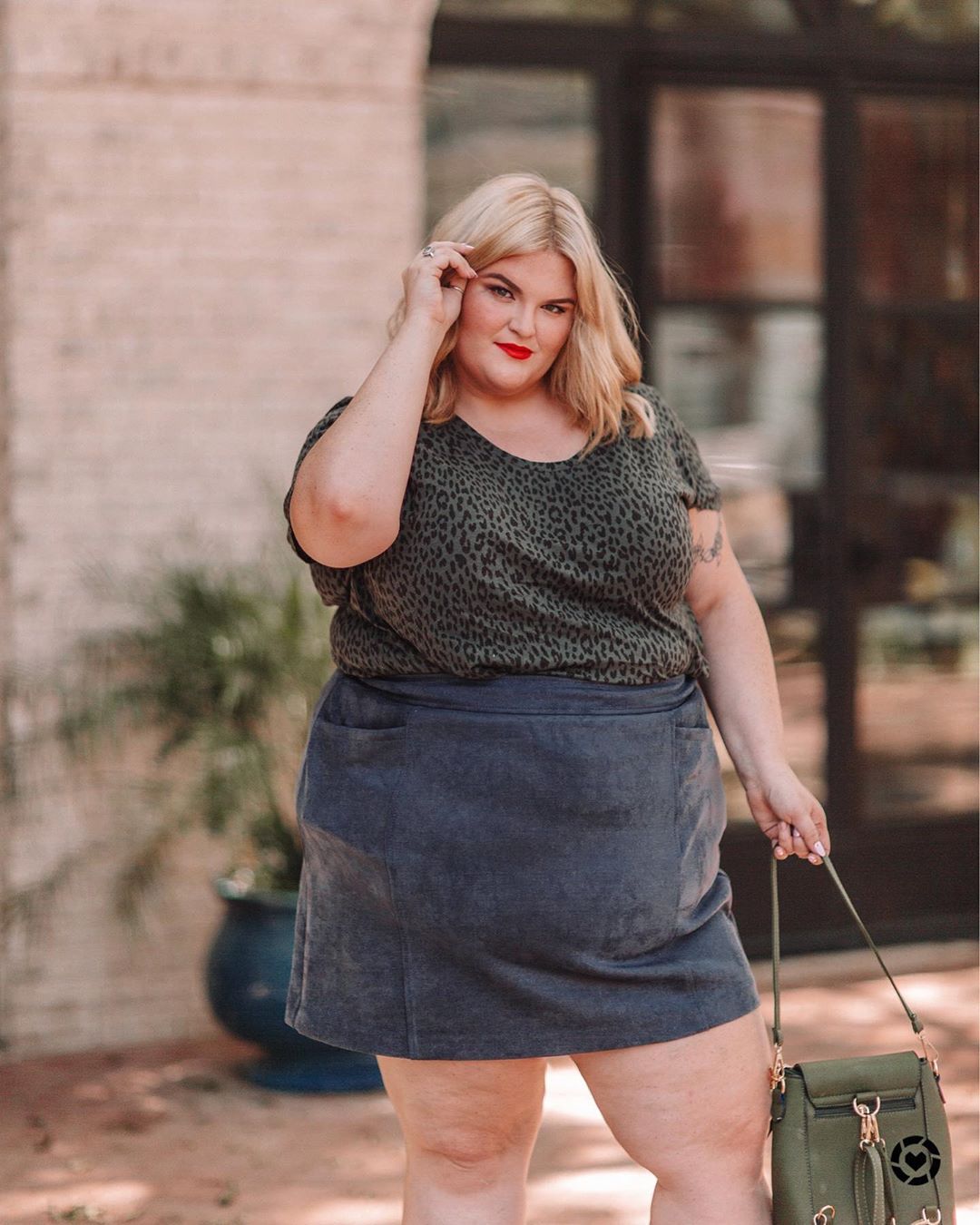 como usar decote em V em moda plus size