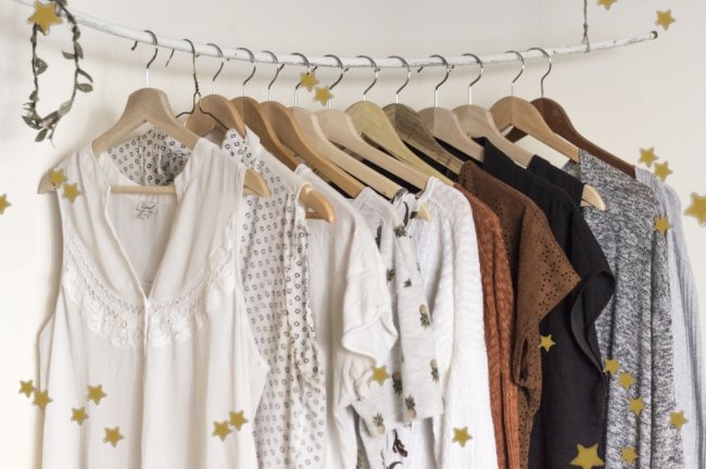 erros comuns ao montar guarda roupa minimalista