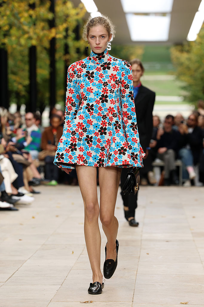 Moda Praia 2026: Cores Vibrantes e Silhuetas que Valorizam o Bronzeado