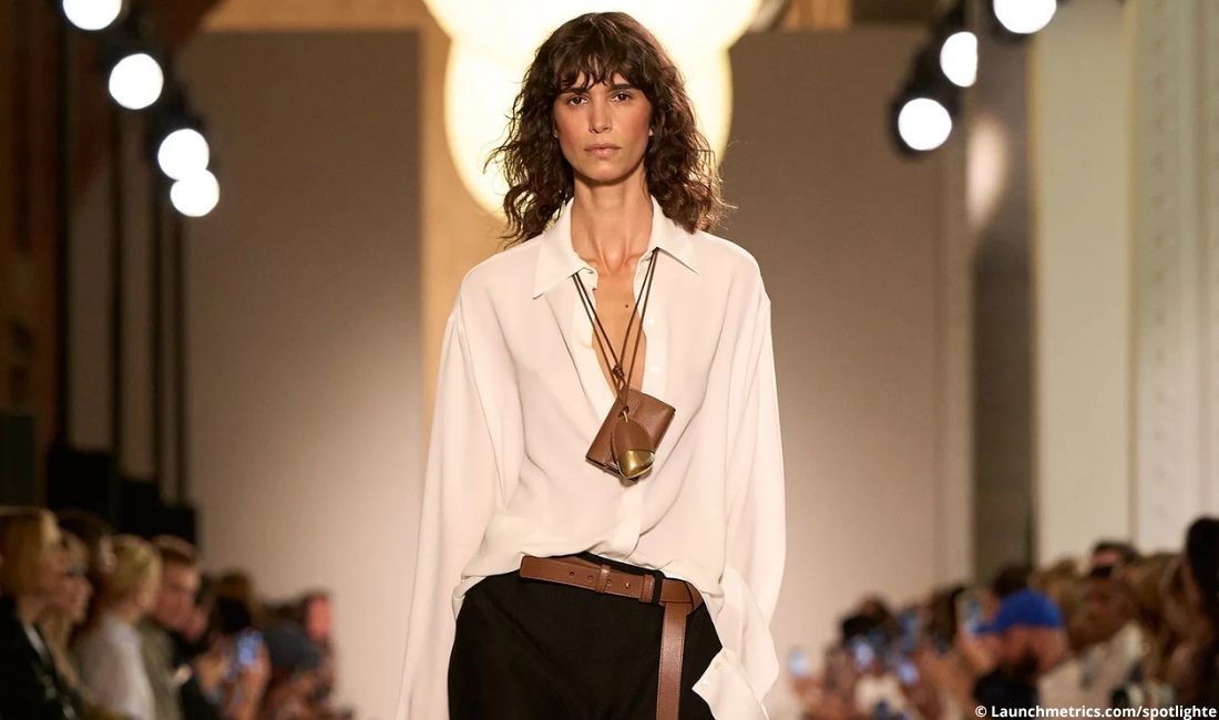 Moda Praia 2026: Cores Vibrantes e Silhuetas que Valorizam o Bronzeado