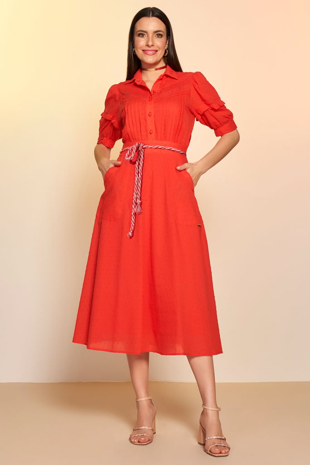 Acessórios Essenciais para um Look com Vestido Vermelho