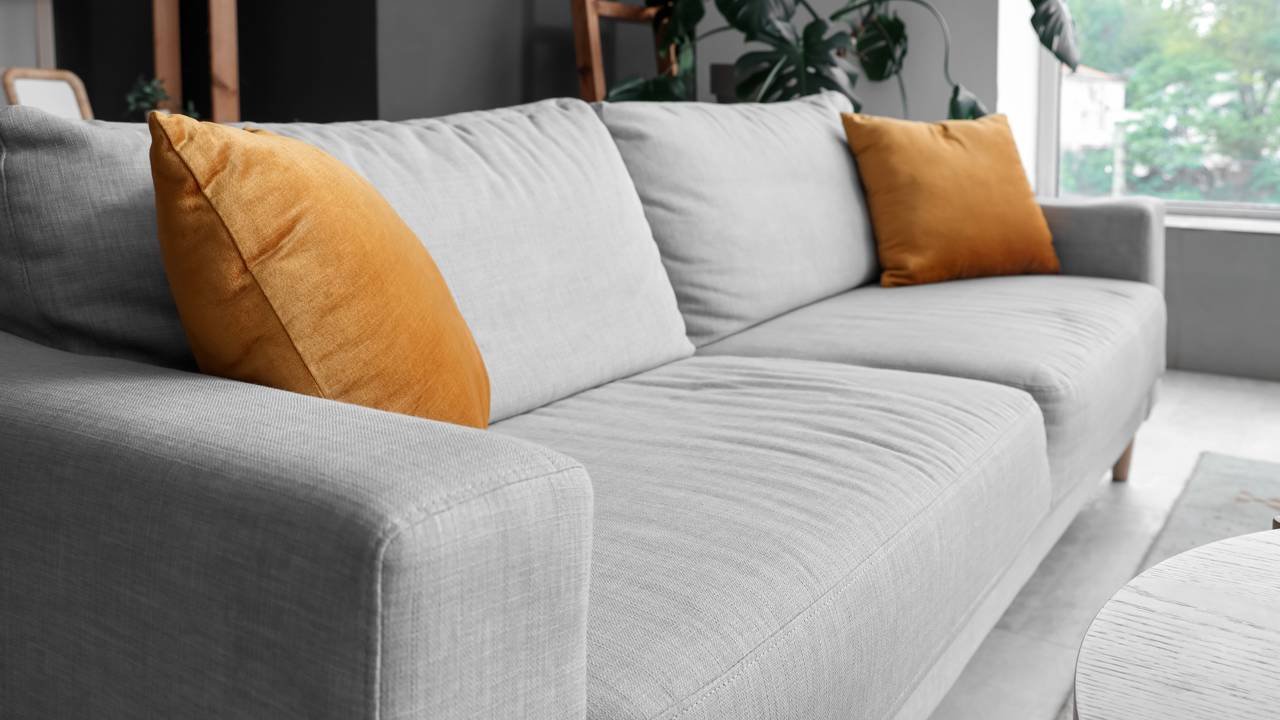 melhores sofás retos para salas pequenas