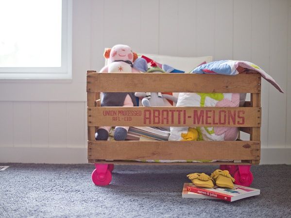 como fazer estante de caixote para livros