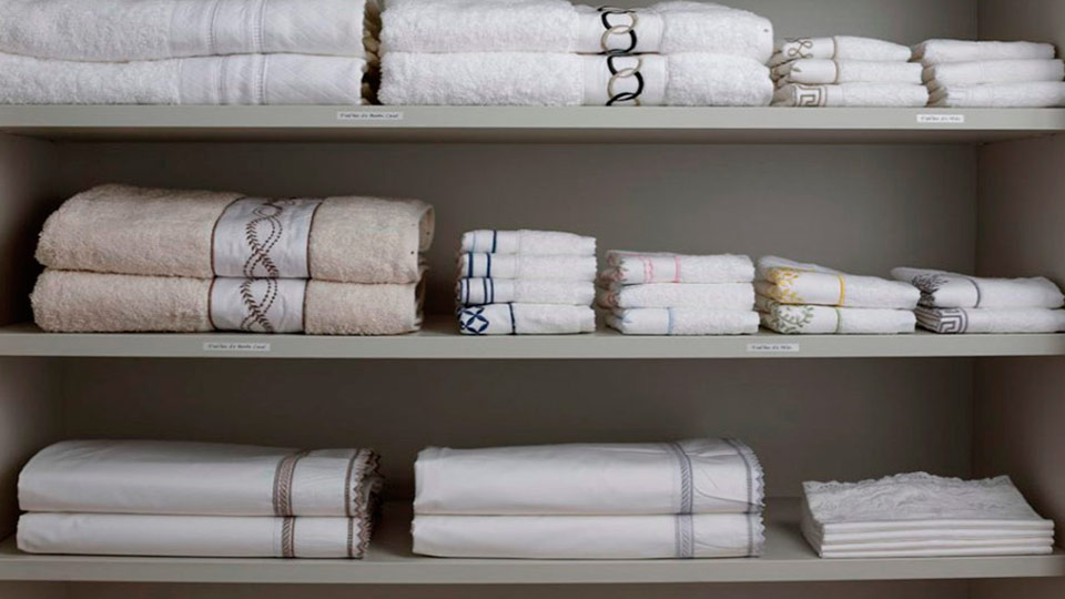 Transforme Seu Banheiro: Dicas para um Visual de Spa com Toalhas Organizadas