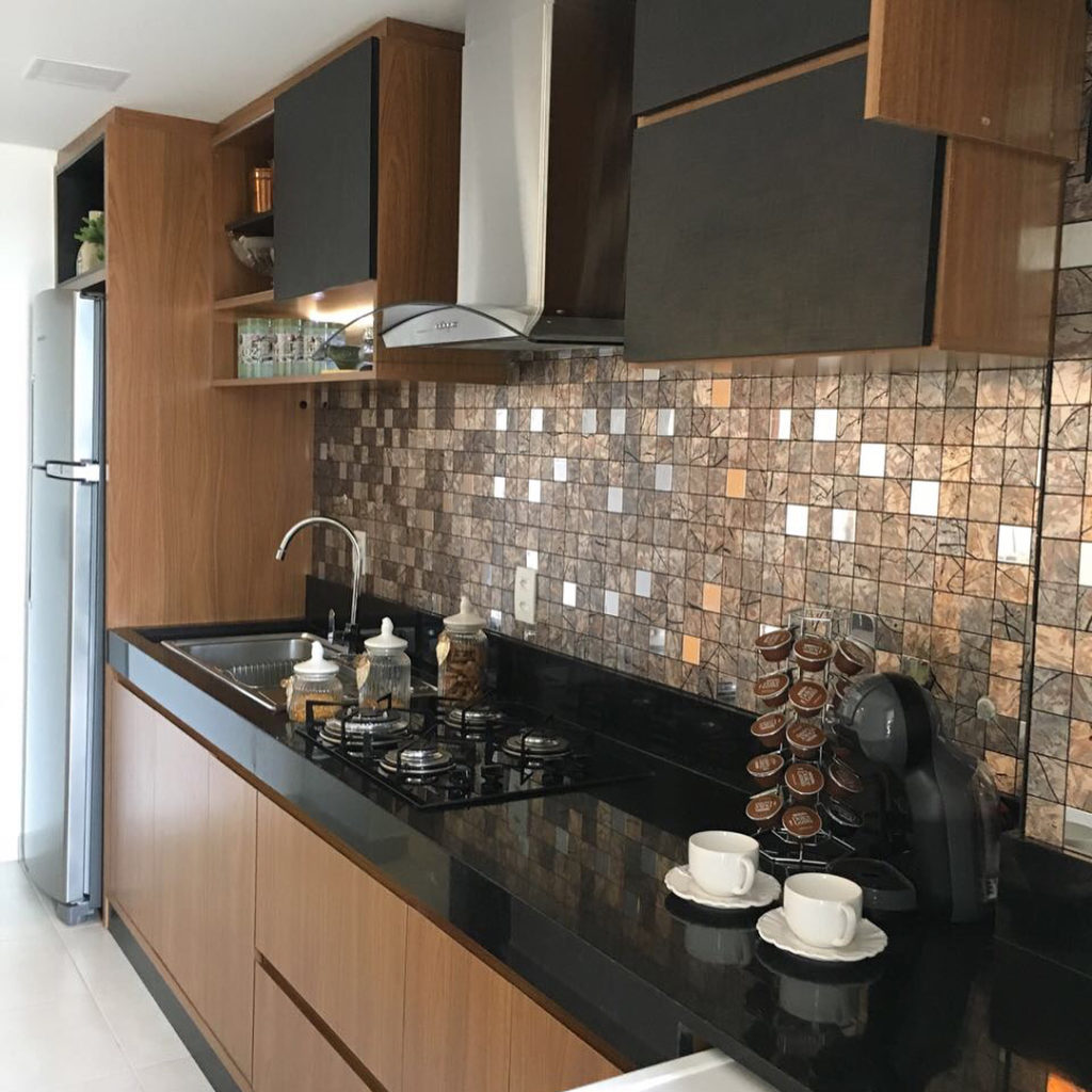 Inspirações de Cozinhas com Pastilhas de Vidro e Inox: Tendências e Aplicações