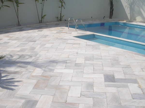 piso de caco de marmore