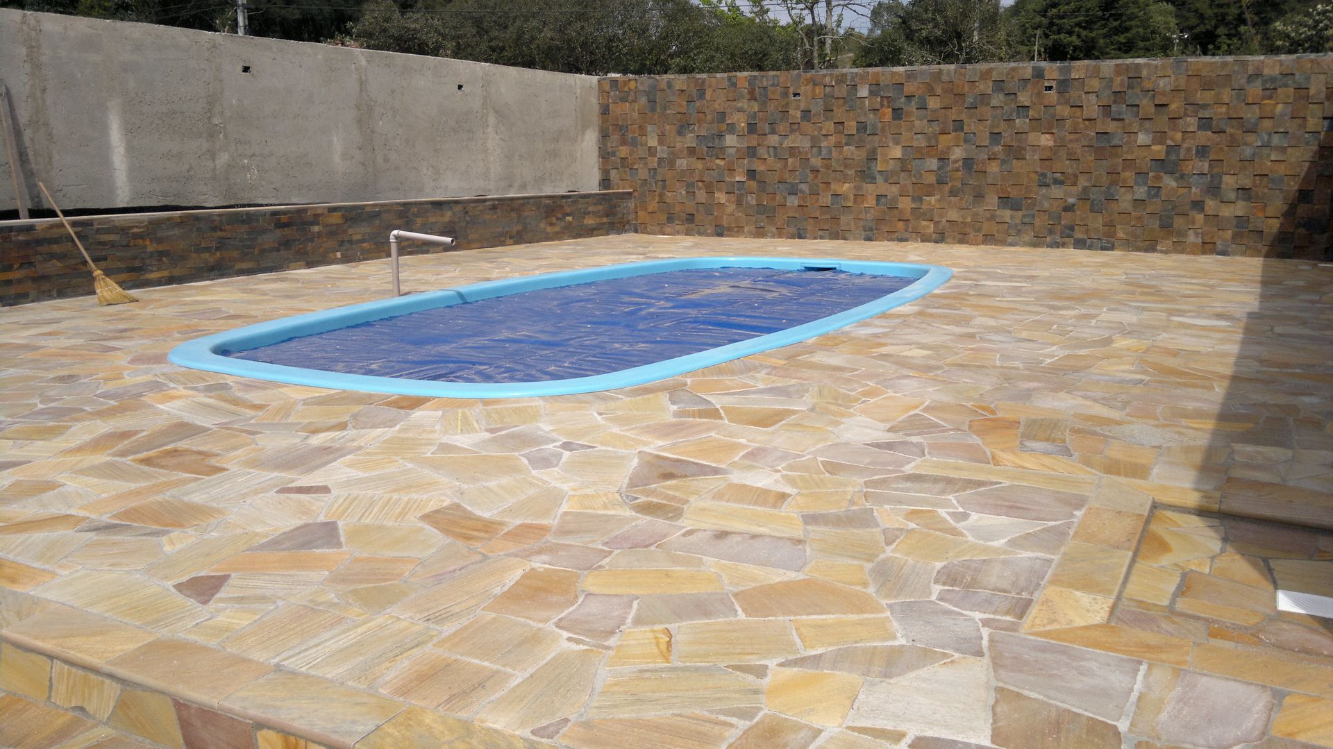 ideias de decoração com piso de pedra são tomé