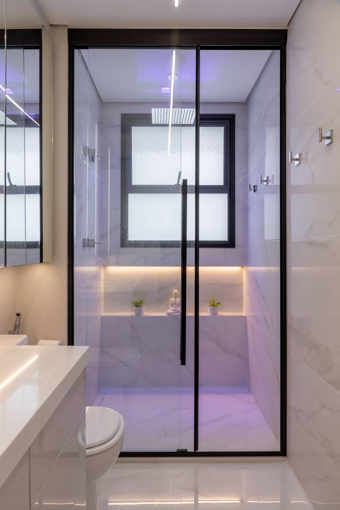 Tecnologia e Design: Automação da Iluminação de Piso com Cromoterapia