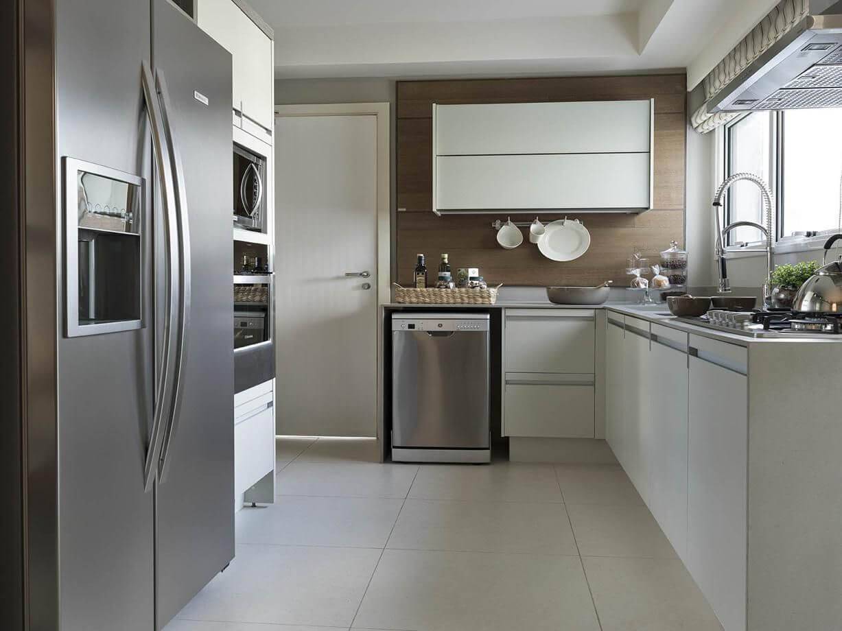 Cerâmica antiderrapante vs. Porcelanato ABS: Qual o melhor para sua cozinha?