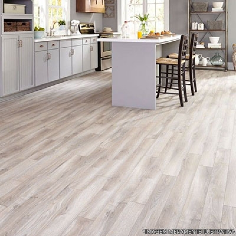 Guia completo de limpeza para pisos antiderrapantes na cozinha