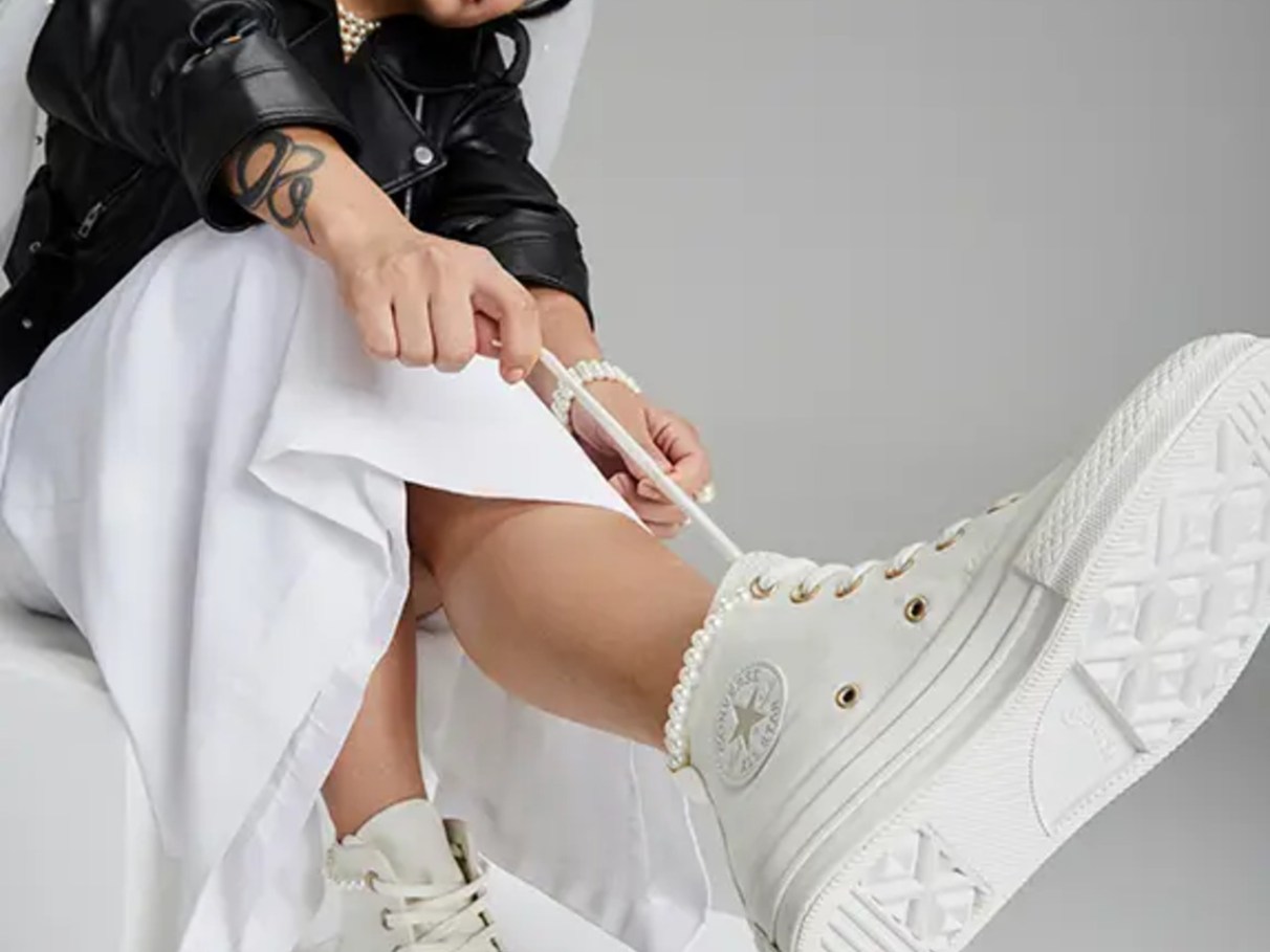 pode usar tenis branco em casamento como convidada