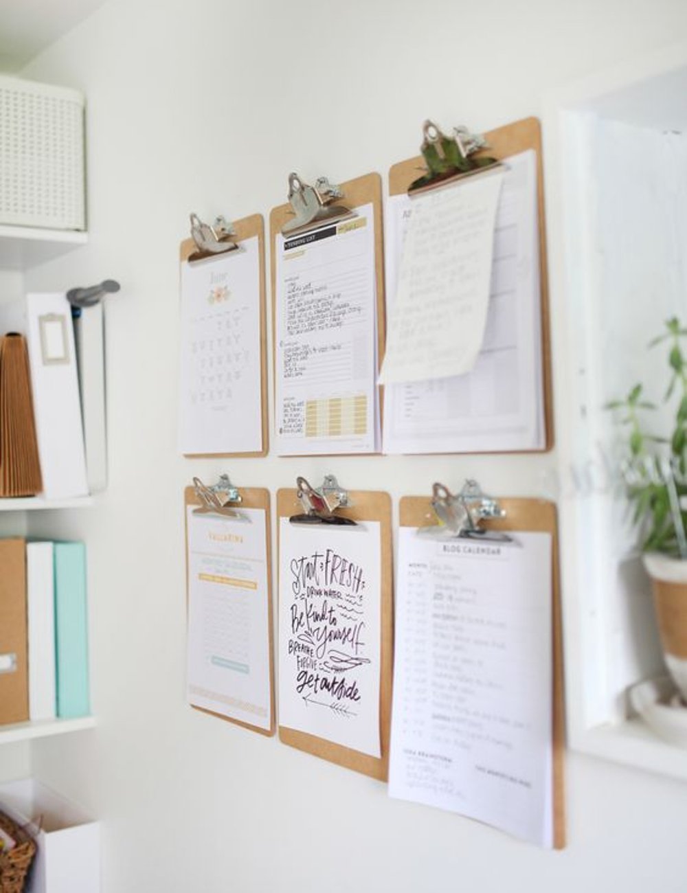 prancheta na decoracao do escritorio