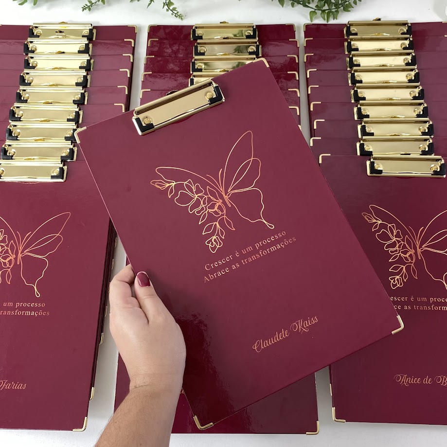 prancheta de madeira vs prancheta de acrílico para escritório