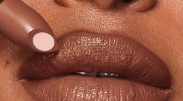 qual batom combina com pele morena