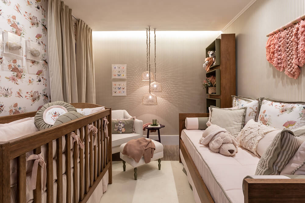 quarto de bebê temático (safári, floral)