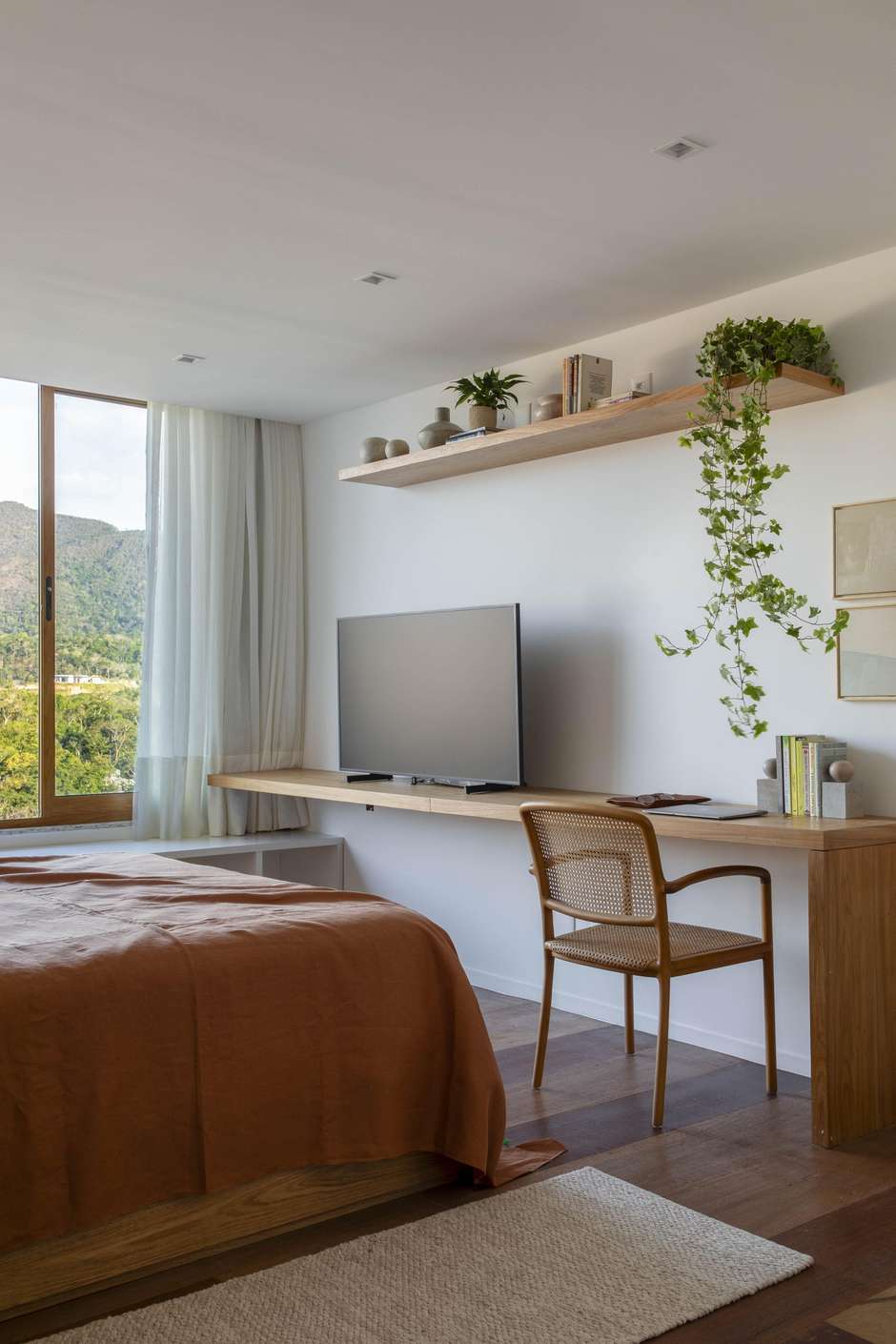 escritorio pequeno vs escritorio grande no quarto