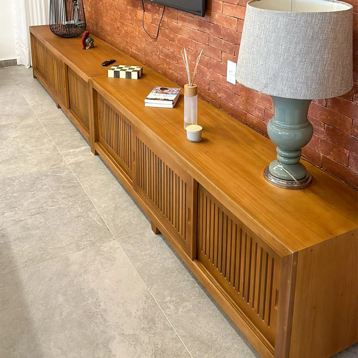 rack com portas de correr