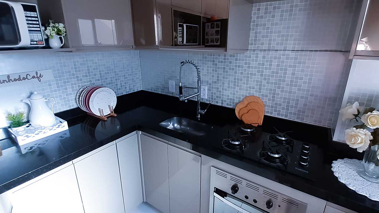 5 ideias de títulos:
1. Cozinha dos Sonhos com Orçamento Limitado: Dicas de Reforma DIY.
2. Renove sua Cozinha Sem Quebra-Quebra: Soluções Criativas e Econômicas.
3. O Poder da Pintura e Adesivos: Transformando Armários e Azulejos.
4. Iluminação e Organização: Detalhes que Fazem a Diferença na Cozinha.
5. Guia Completo: Reforma de Cozinha Econômica do Piso ao Teto.