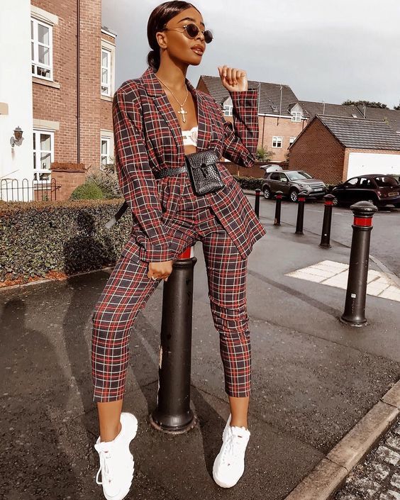 A Influência da Pop Art na Moda dos Anos 60: Estampas e Cores