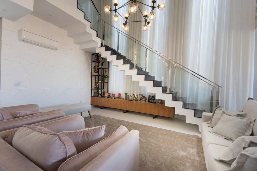 aproveitar vão embaixo escada home office