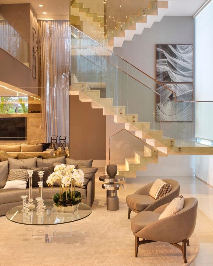 sala de estar com escada