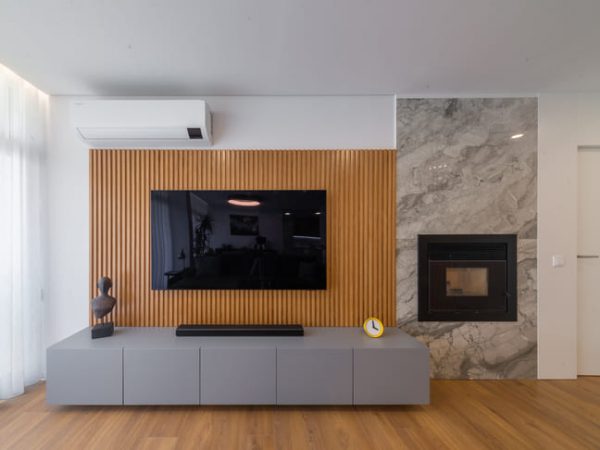 Como Decorar a Sala com Lareira: Dicas de Acessórios e Móveis