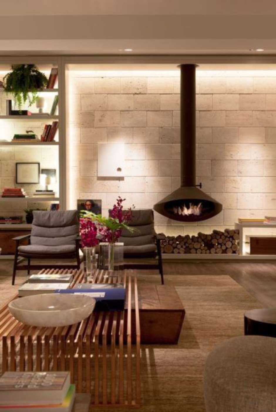 Como Decorar a Sala com Lareira: Dicas de Acessórios e Móveis