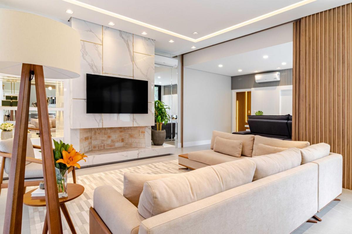 Como Decorar a Sala com Lareira: Dicas de Acessórios e Móveis