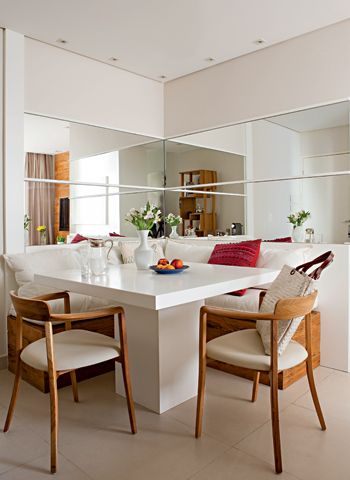 Como Escolher o Espelho Ideal para Ampliar sua Sala de Jantar