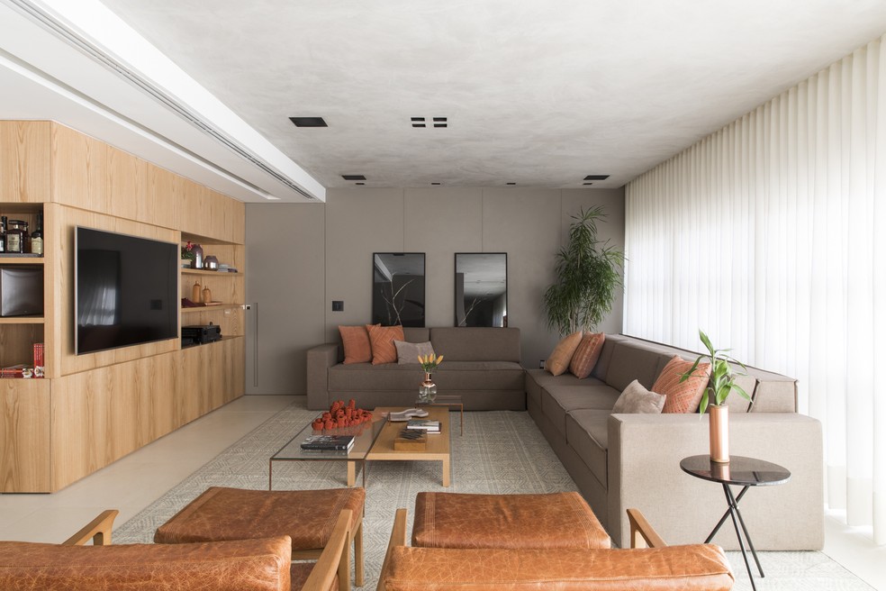 Móveis e Acessórios: Complementando Seu Sofá Bege com Elegância