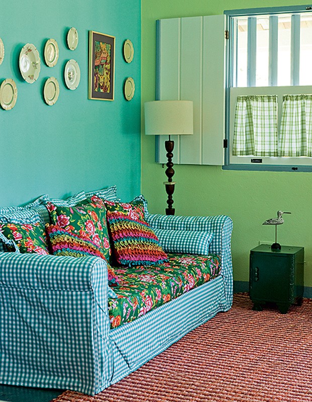 erros comuns ao decorar com sofá estampado floral e como evitar