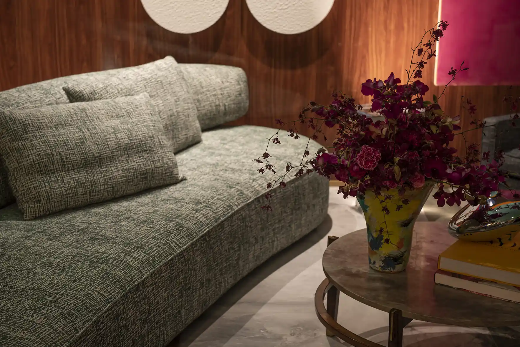 sofa com estampa floral