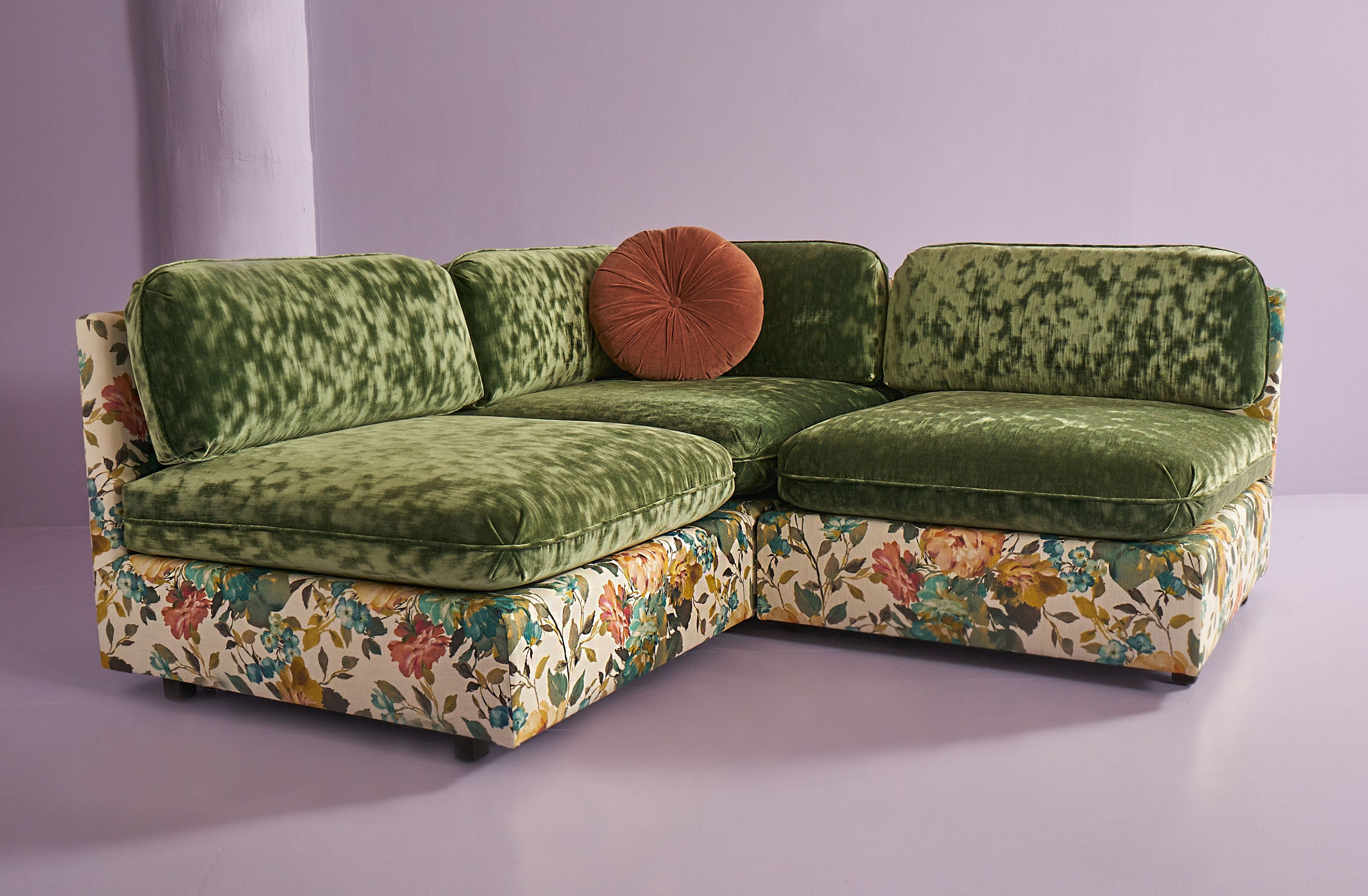 sofá floral versus sofá liso qual escolher para sua casa