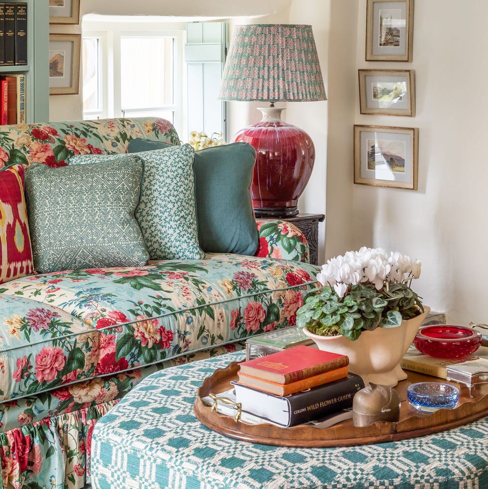 sofá floral versus sofá liso qual escolher para sua casa