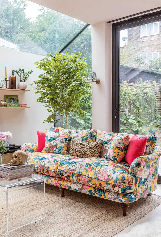 sofá floral versus sofá liso qual escolher para sua casa