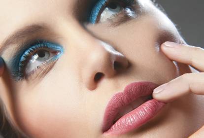 O segredo da maquiagem profissional: Preparação da pele para sombras perfeitas