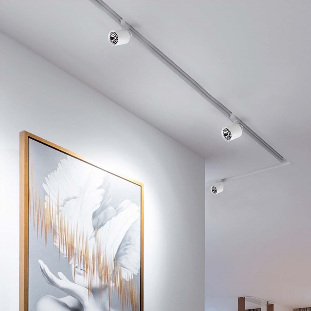 como usar spots de luz para destacar quadros na parede