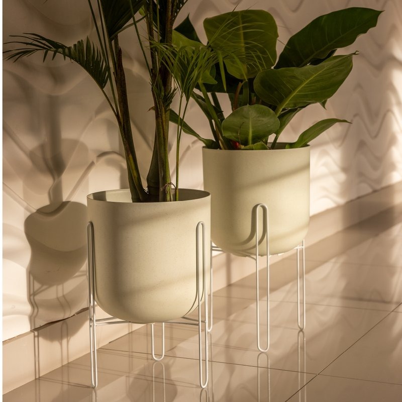 Suporte com rodinhas para plantas