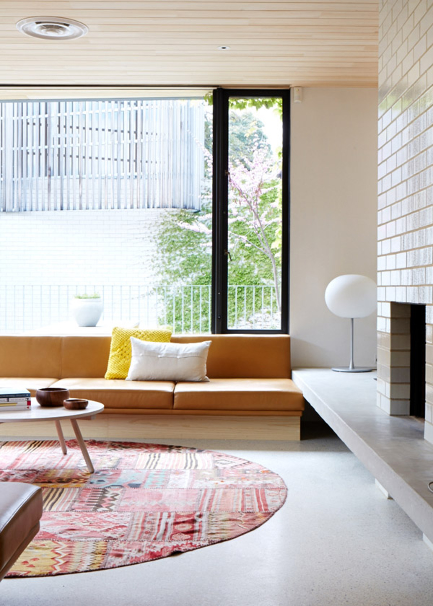 Tendências de decoração: A arte da sobreposição com tapetes redondos