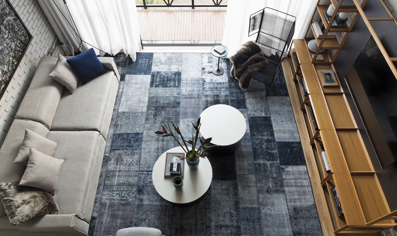 tapete geometrico preto e branco para sala minimalista