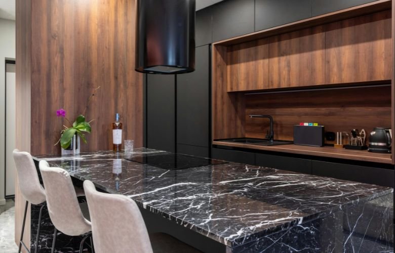 Mármore na Cozinha: Quando Vale a Pena e Como Evitar Manchas