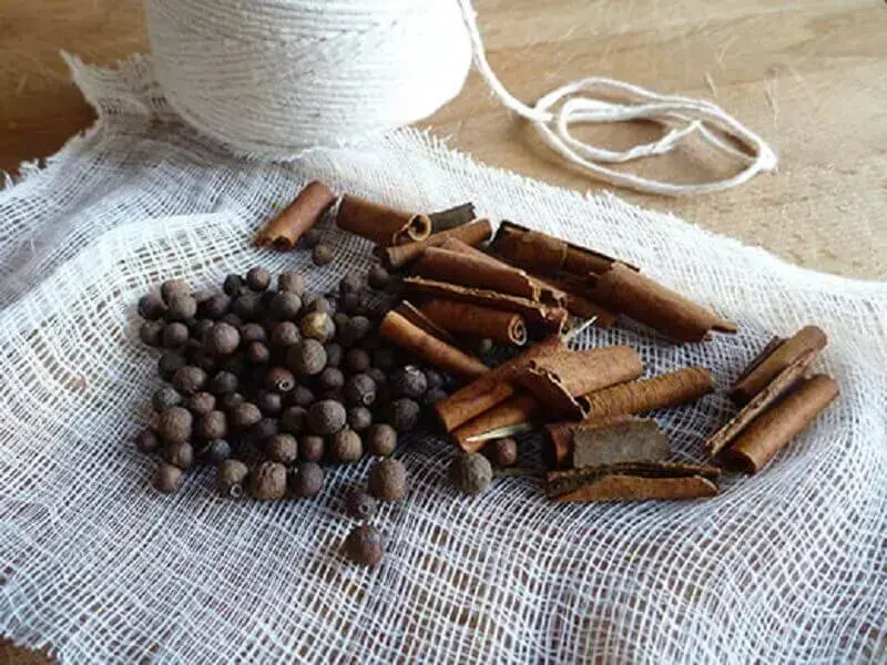 erros comuns ao tentar tirar cheiro de mofo