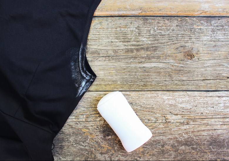 Guia Completo: Como Prevenir Manchas de Desodorante nas Roupas