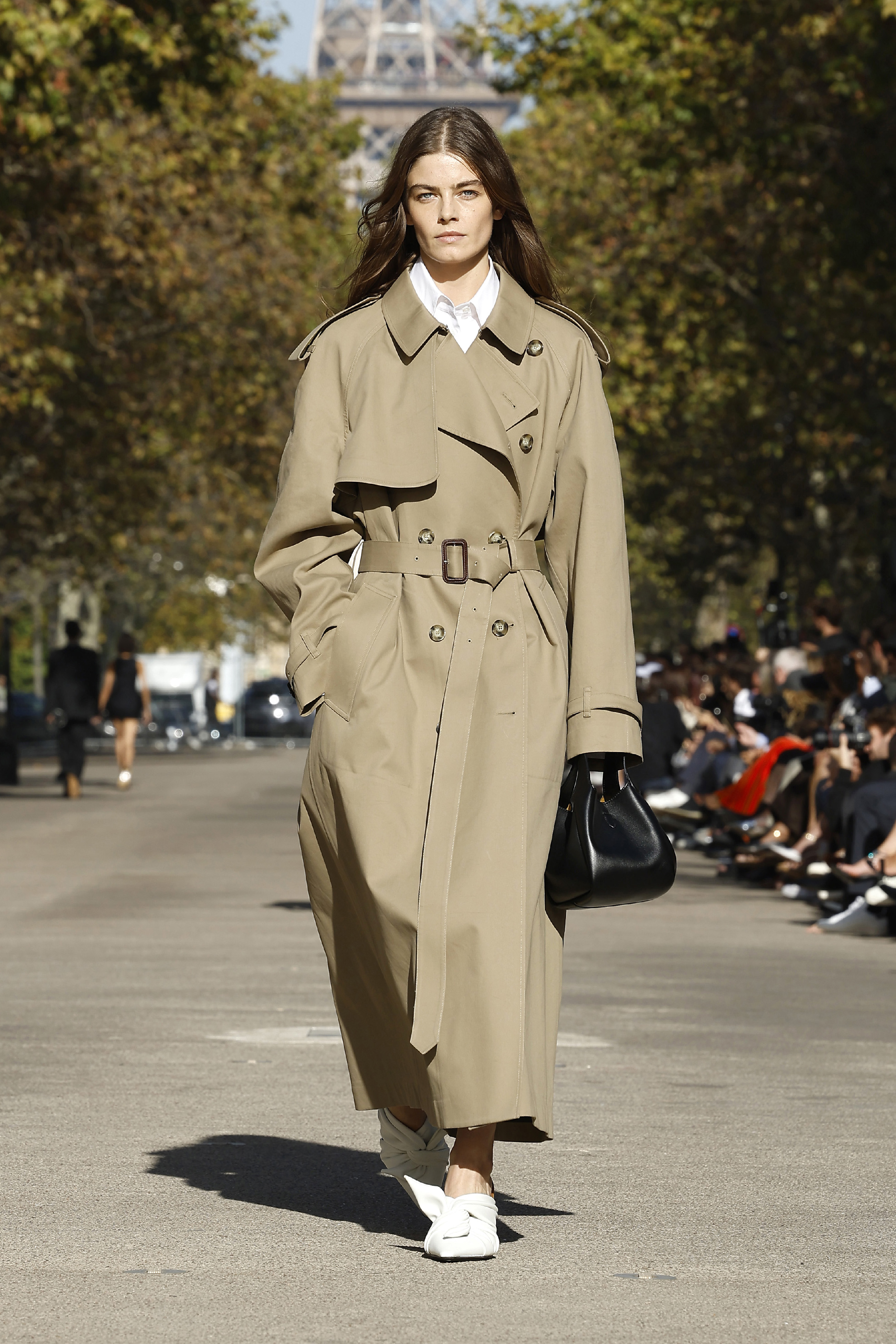 Trench Coat para Todas as Estações: Dicas de Looks e Materiais