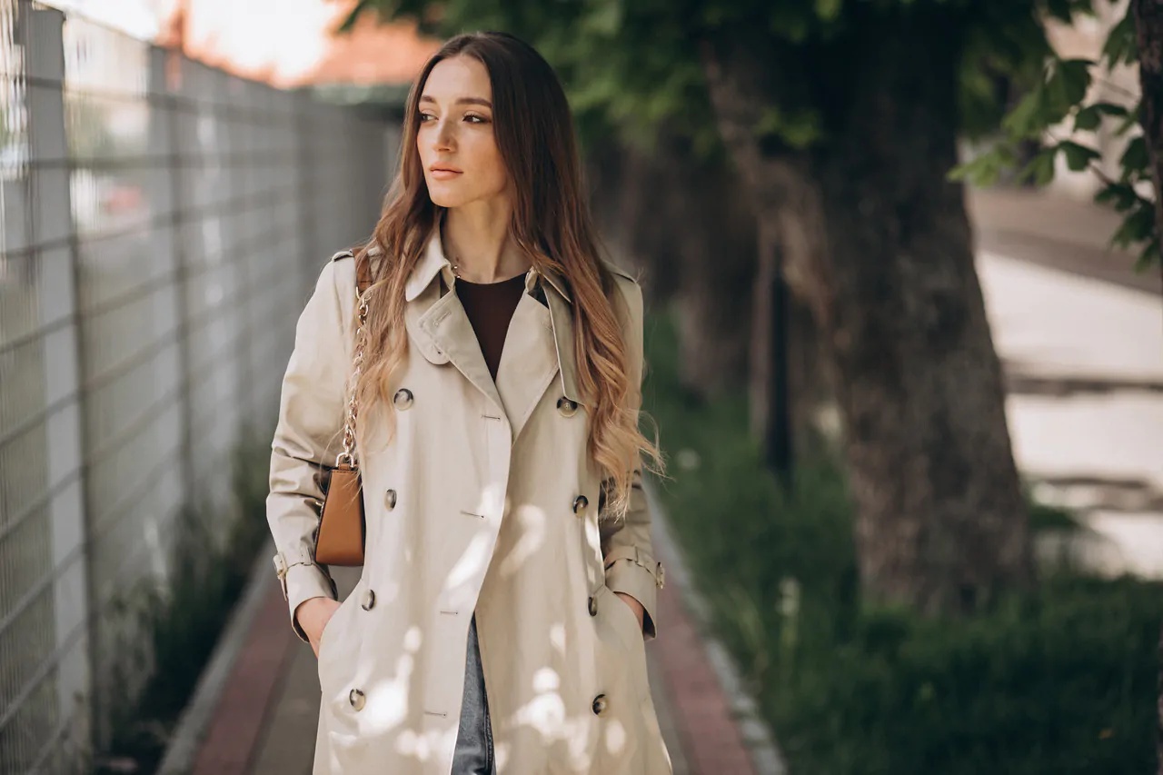 Além do Bege: Cores de Trench Coat para Inovar no Guarda-Roupa