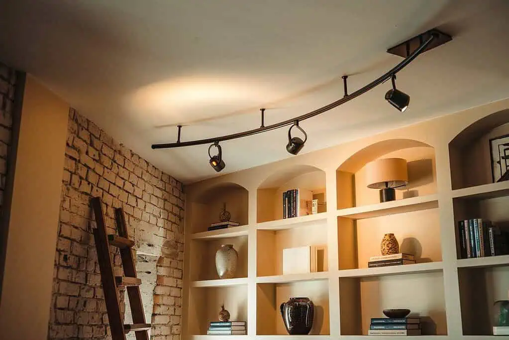 5 ideias de títulos:
1. Trilhos: Guia Completo dos Diferentes Tipos e Usos
2. Decoração com Trilhos: Transforme sua Casa com Estilo
3. Trilhos na Construção Civil: Funcionalidade e Segurança
4. Iluminação com Trilhos: Modernidade e Versatilidade
5. Entenda os Trilhos Ferroviários: Da Via à Manutenção