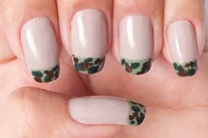 erros comuns ao fazer unha camuflada em casa