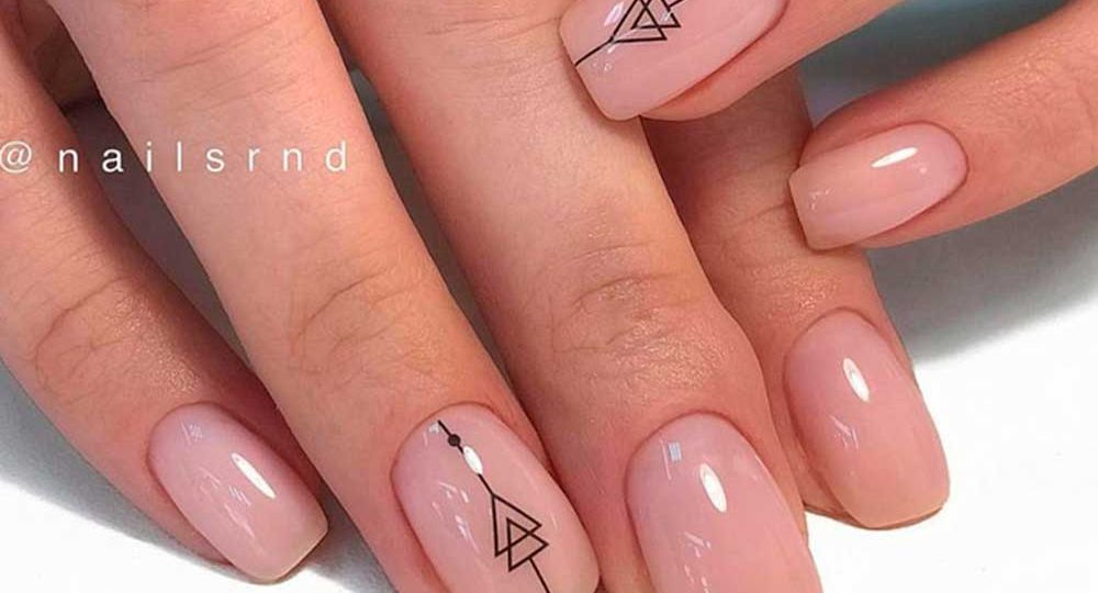 Unhas Pretas com Pedrarias: Brilho e Glamour para Ocasiões Especiais